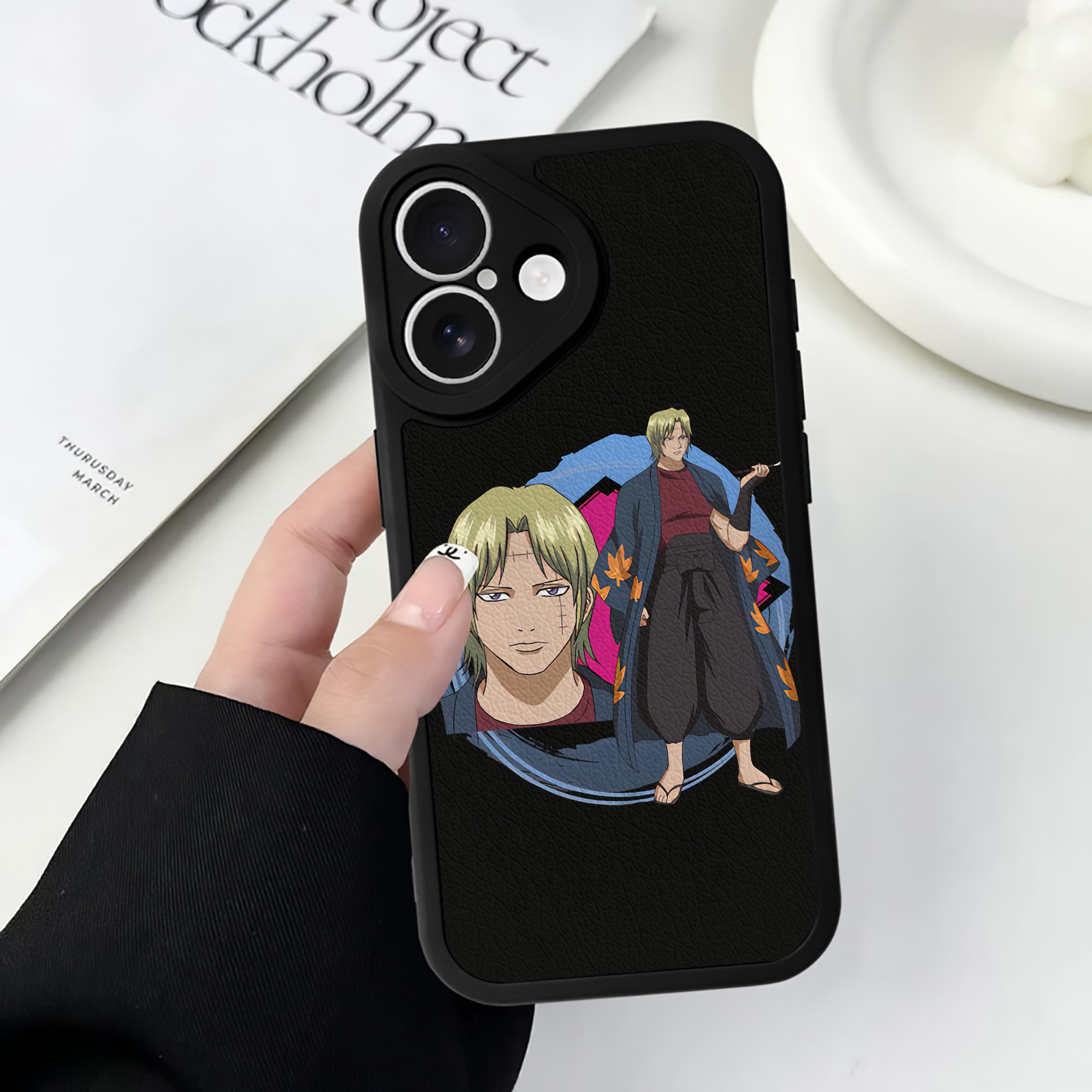 （画像用） ぎんたま 坂田銀時（さかたぎんとき） 神楽 志村新八（しむら しんぱち） GINTAMA Sakata Gintoki Kagura Shimura Shinpachi 【iPhone 16シリーズ対応】シリコンスマホケース（レザー調） 材質：シリコン
